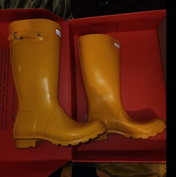 ☆Hunter Big Kids Original Gloss Mustard Yellow Rain Boots☆ - Picture 2 of 6